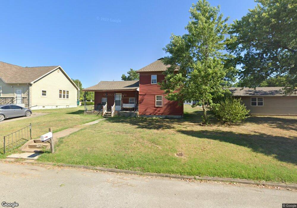 1523 Clark Ave, Parsons, KS 67357 - photo 1