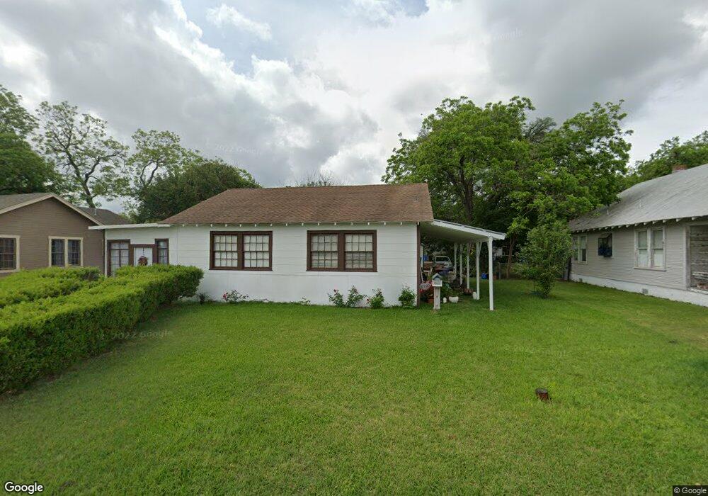 619 E Weinert St, Seguin, TX 78155 - photo 1