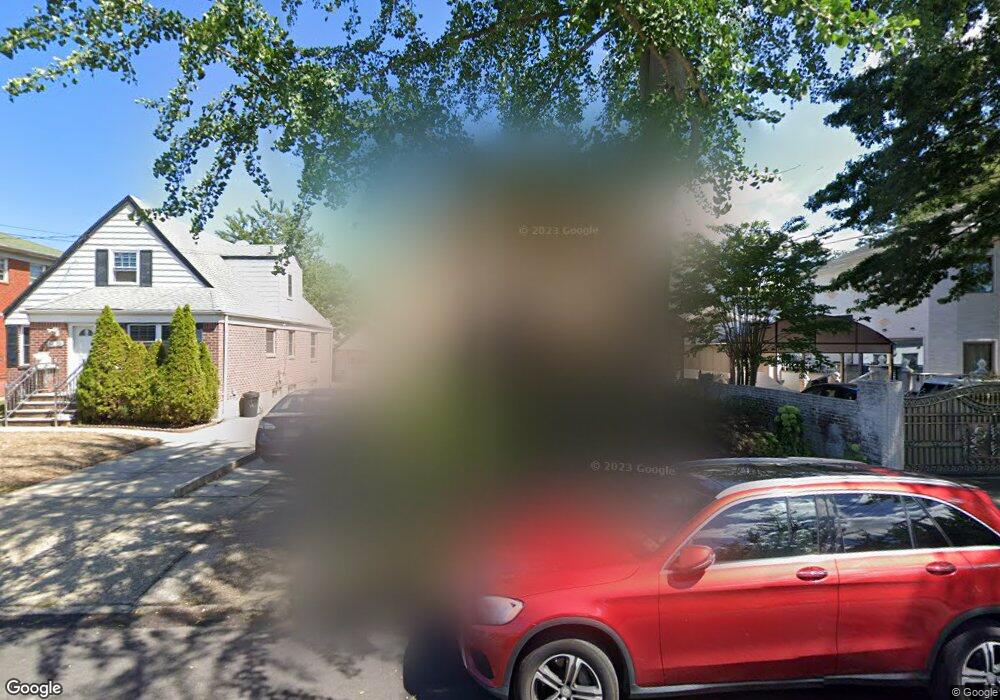 8425 263rd St, Floral Park, NY 11001 - photo 1