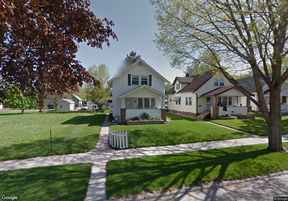 2209 D St SW, Cedar Rapids, IA 52404 - photo 1