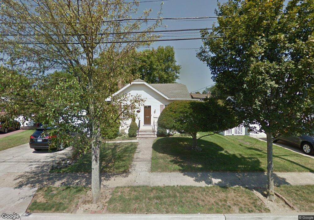 14 Laurel St, Merrick, NY 11566 - photo 1