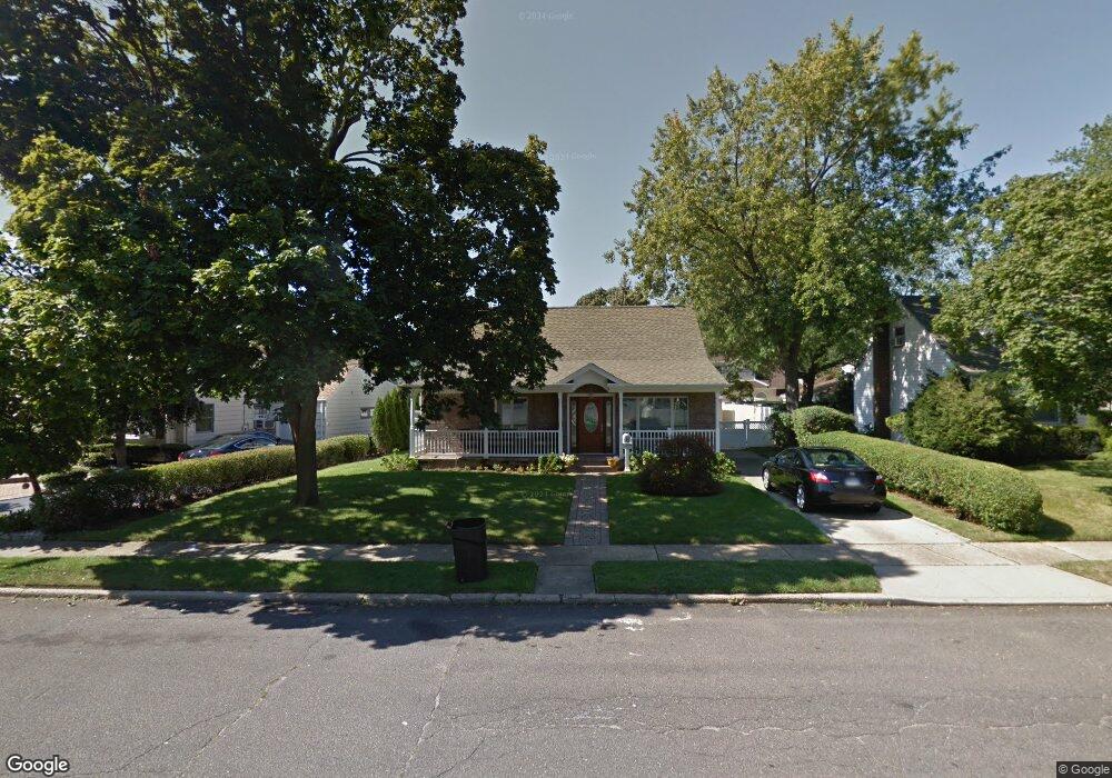 961 Park Ln N, Franklin Square, NY 11010 - photo 1