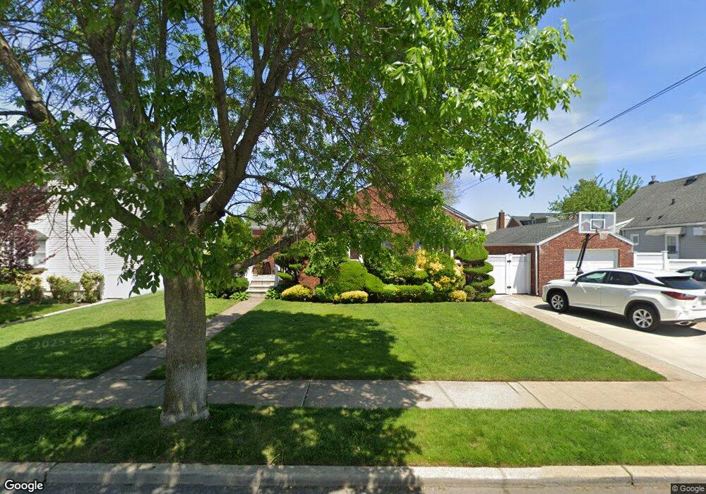 646 Fenworth Blvd, Franklin Square, NY 11010 - photo 1