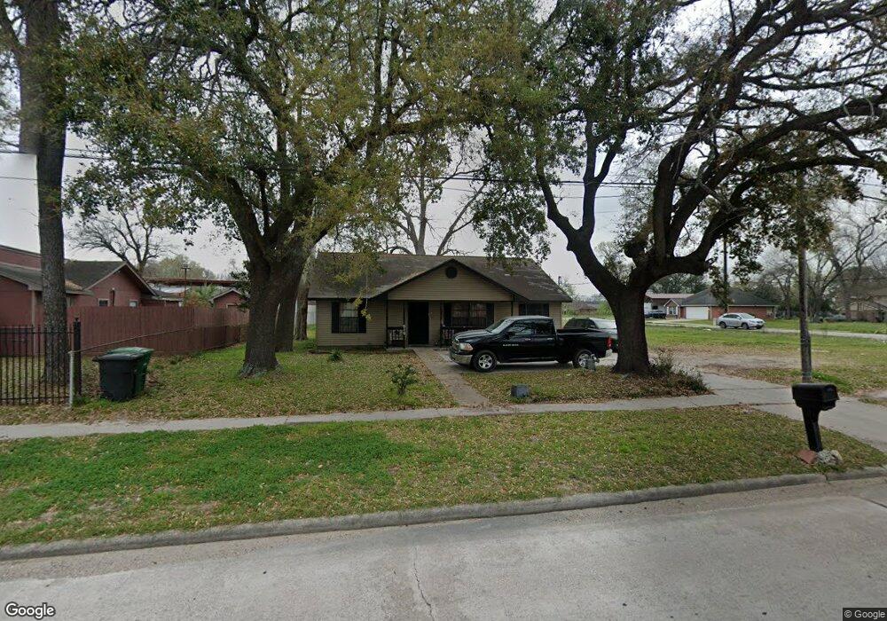 810 N Victory Dr, Houston, TX 77088 - photo 1