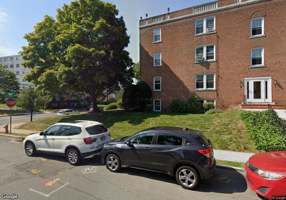 7 Robin Rd unit B, West Hartford, CT 06119 - photo 1