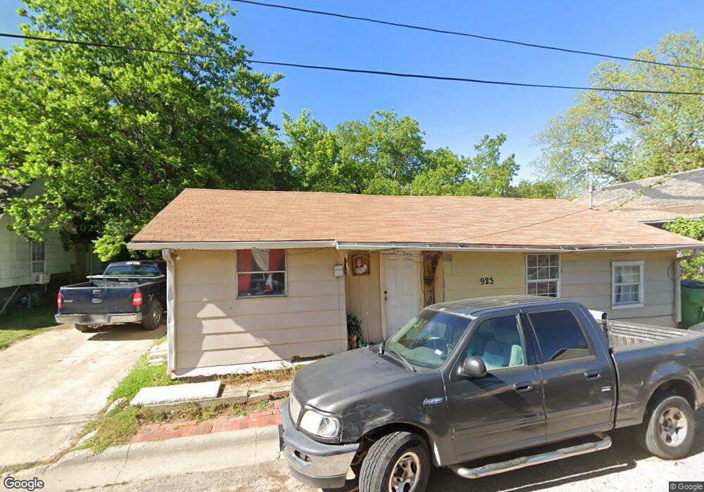 923 Faye St, Gainesville, TX 76240 - photo 1