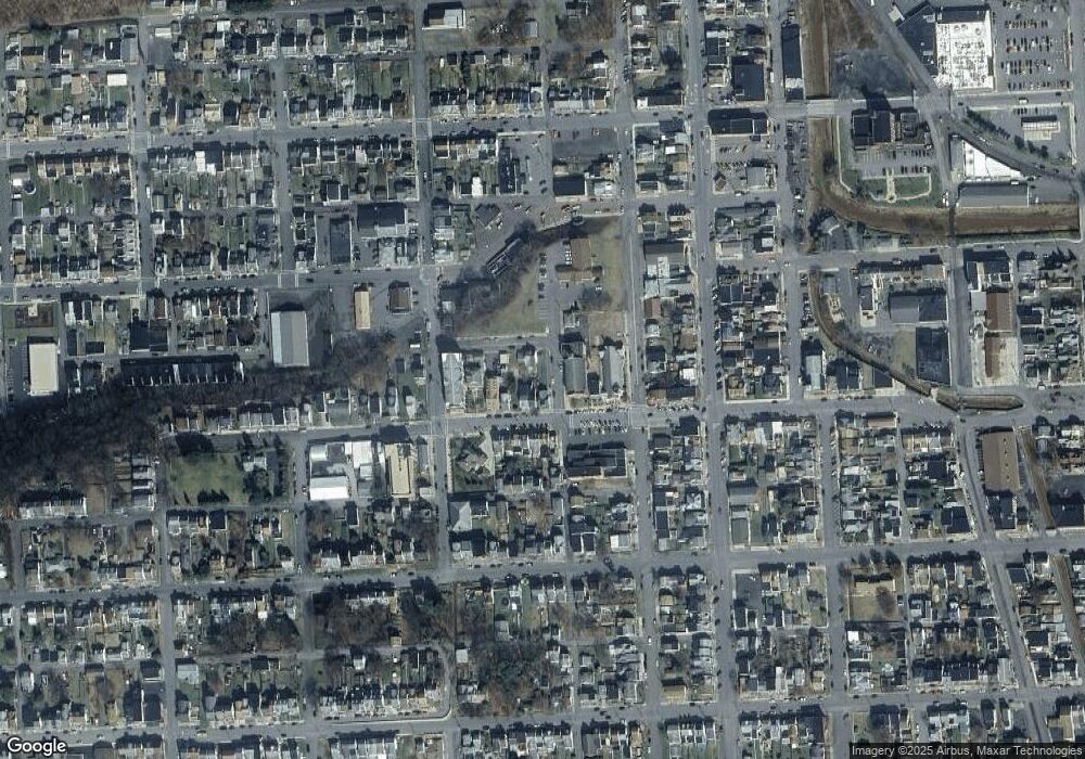 827 W Chestnut St, Coal Township, PA 17866 - photo 1