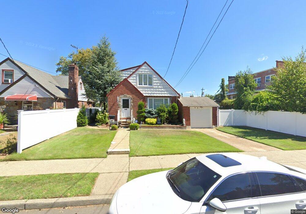 8349 265th St, Glen Oaks, NY 11004 - photo 1