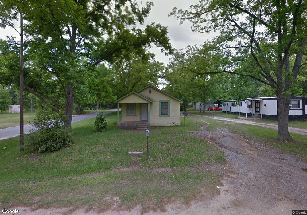 802 W Chattahoochee St, Fitzgerald, GA 31750 - photo 1