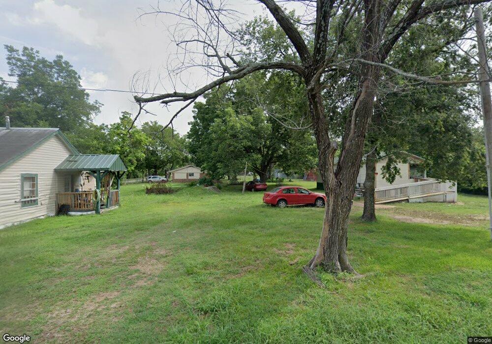 801 W Sterrett St, Hugo, OK 74743 - photo 1