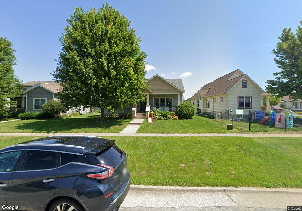 621 10th St, Rock Island, IL 61201 - photo 1