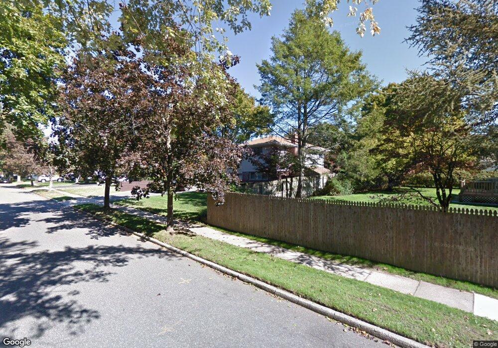 40 Hayrick Ln, ComMacK, NY 11725 - photo 1