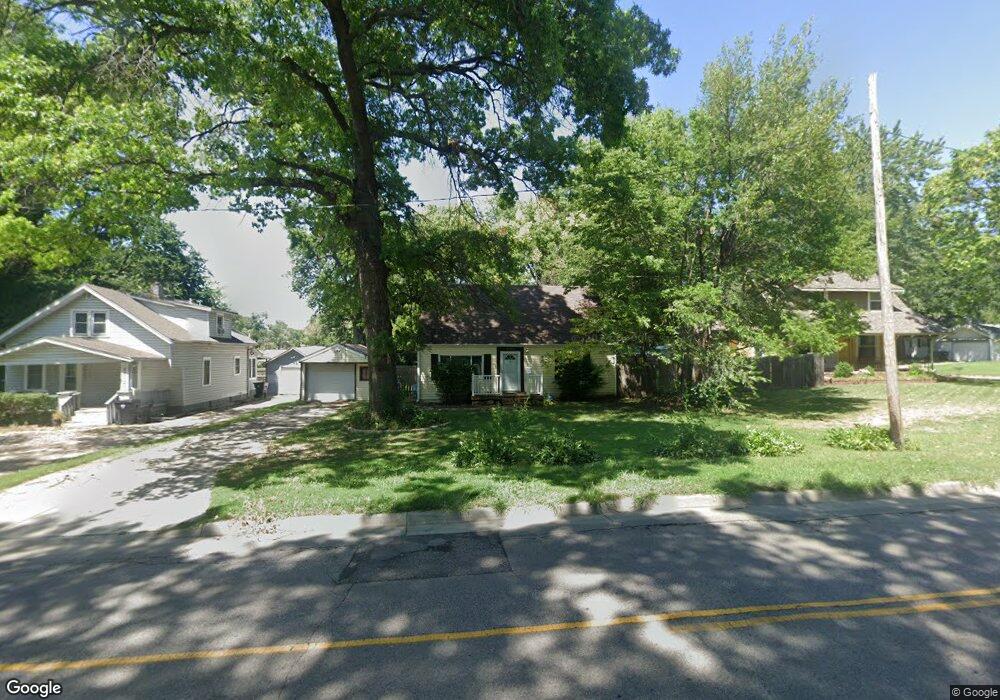 2706 SW 10th St, Topeka, KS 66604 - photo 1