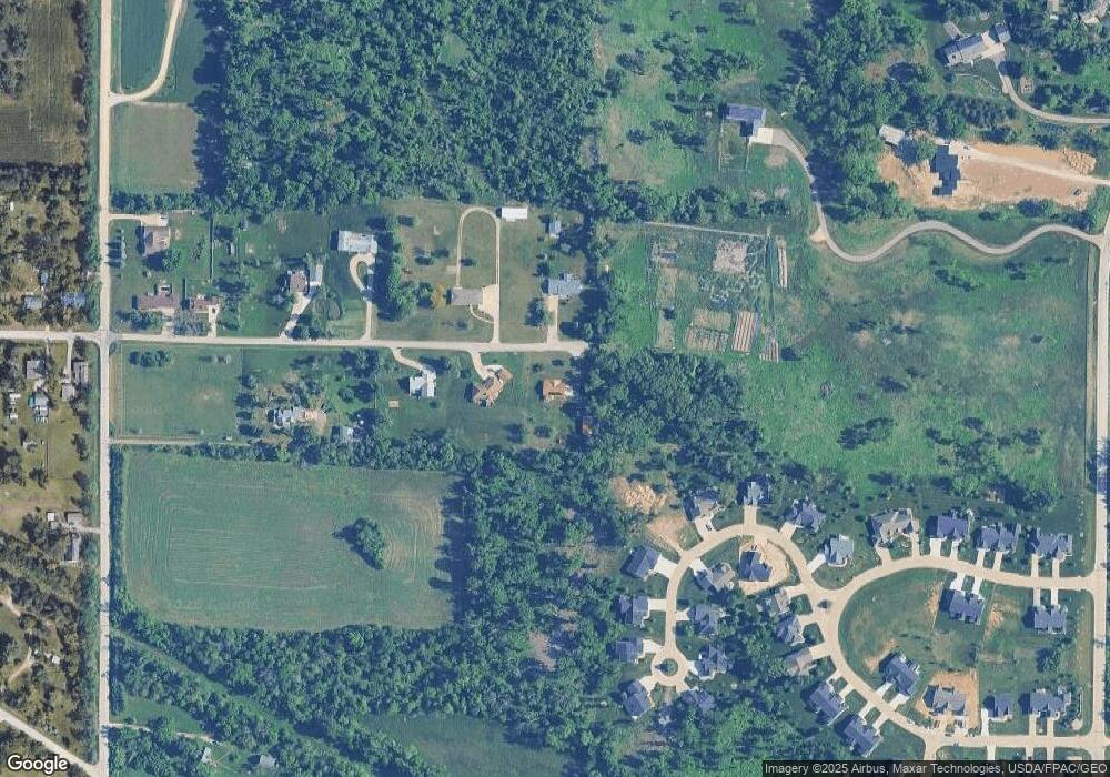 5201 Mcgowan Dr, Cedar Rapids, IA 52403 - photo 1