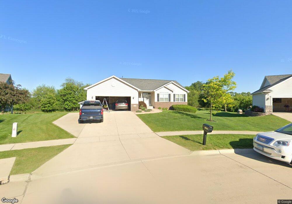 1828 Quail Run Ln, Cedar Falls, IA 50613 - photo 1