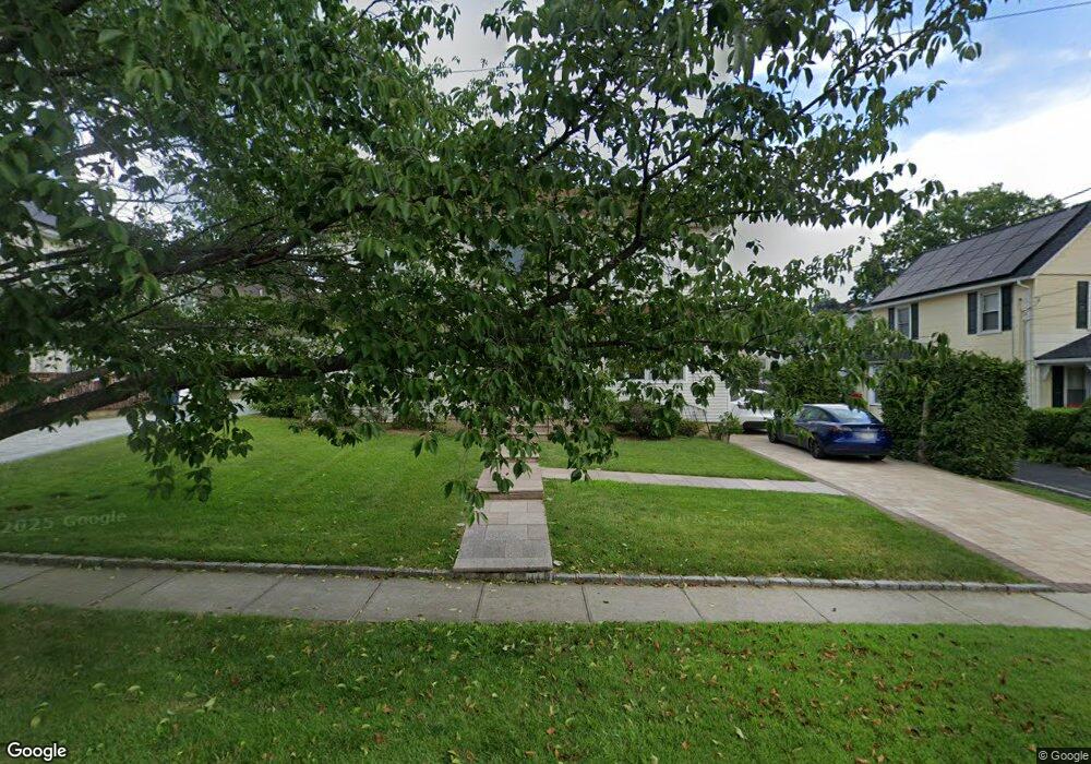 29 Forest Row, Great Neck, NY 11023 - photo 1