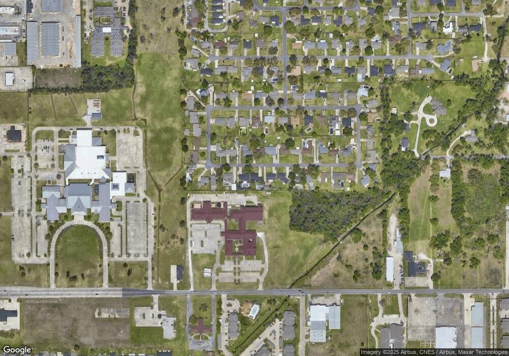 1513 S Greenfield Cir, Lake Charles, LA 70605 - photo 1