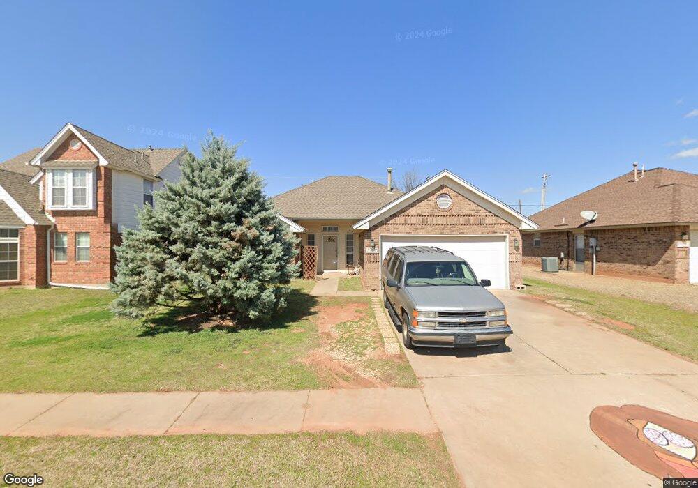 1105 NE 26th St, Moore, OK 73160 - photo 1