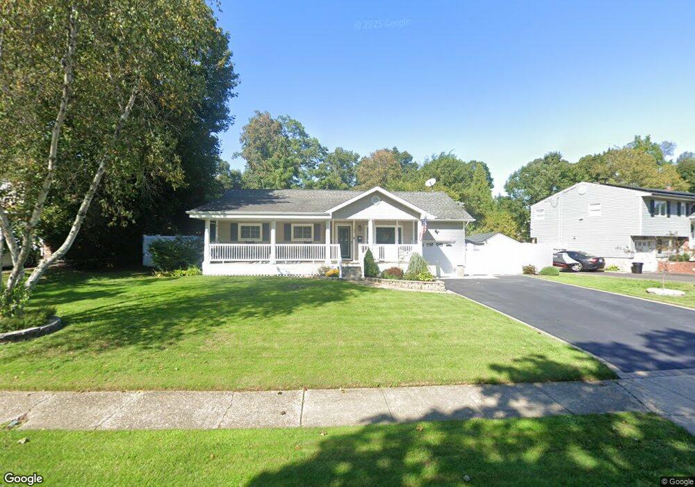 3 Somerset Dr, ComMacK, NY 11725 - photo 1