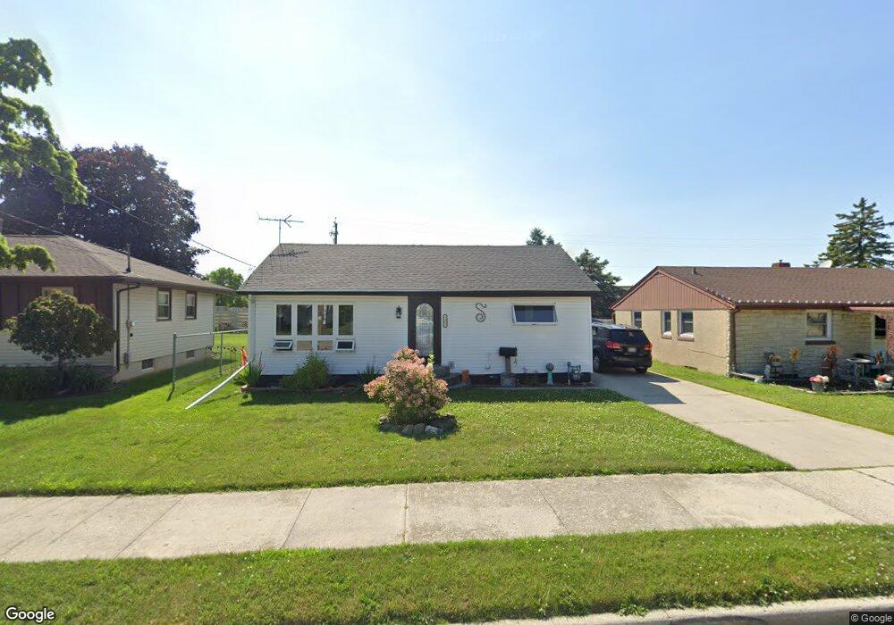 1402 S 32nd St, Manitowoc, WI 54220 - photo 1