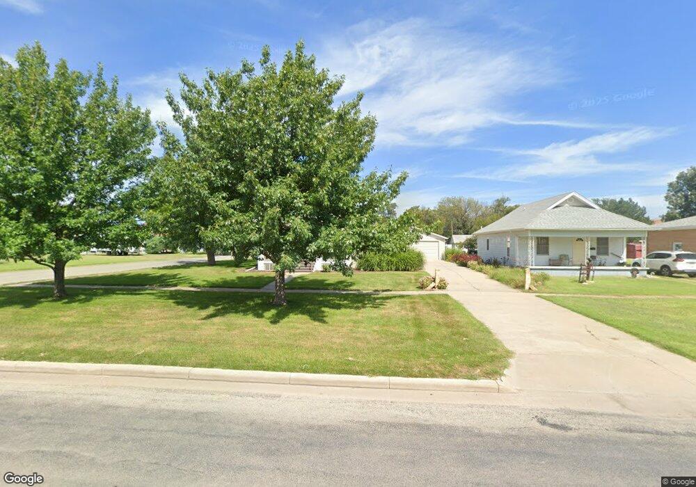 534 W New Hampshire St, Osborne, KS 67473 - photo 1