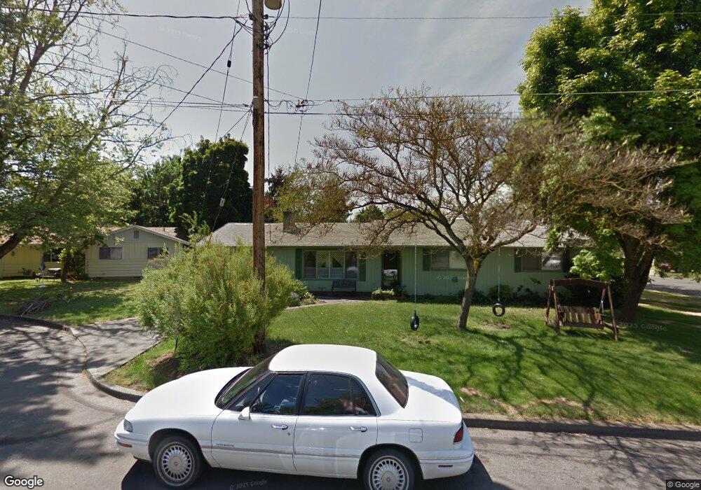 1121 SW Cottonwood St, Grants Pass, OR 97526 - photo 1