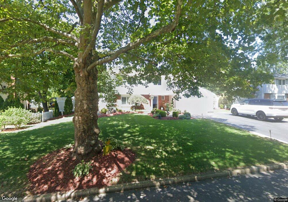 27 Daniel Dr, Glen Cove, NY 11542 - photo 1