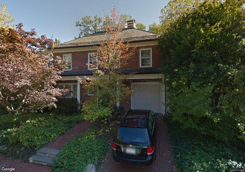 8 Gray Gardens E, Cambridge, MA 02138 - photo 1