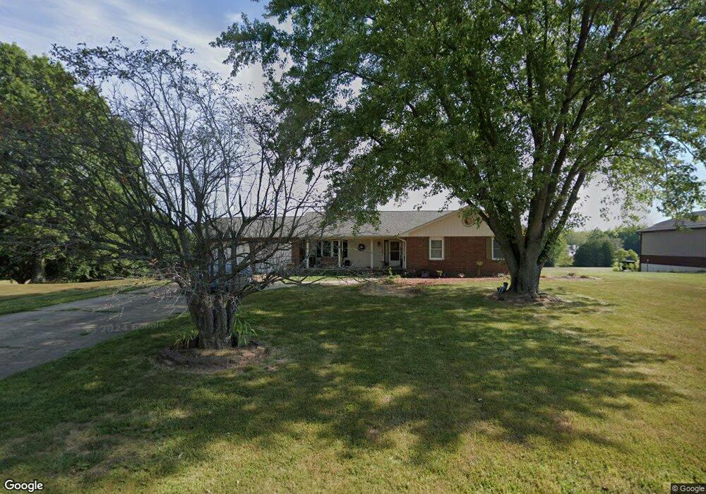 7102 W Paddock Ln, Columbus, IN 47201 - photo 1