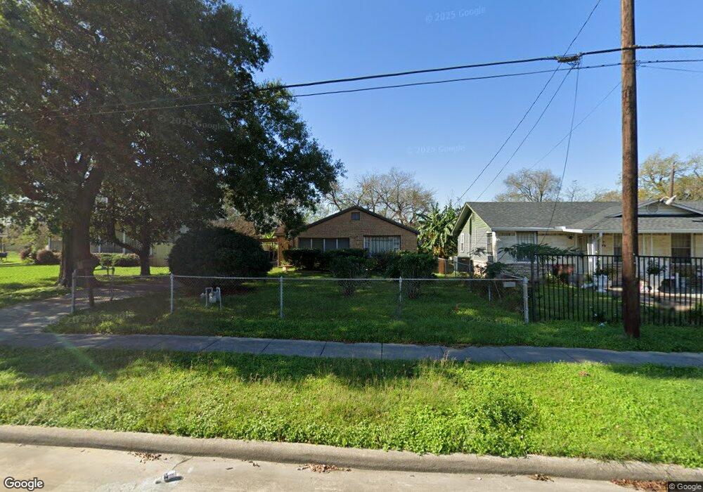 4911 Pickfair St, Houston, TX 77026 - photo 1