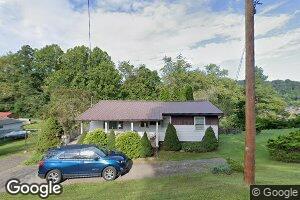 531 Mansion St, Hamlin, WV 25523