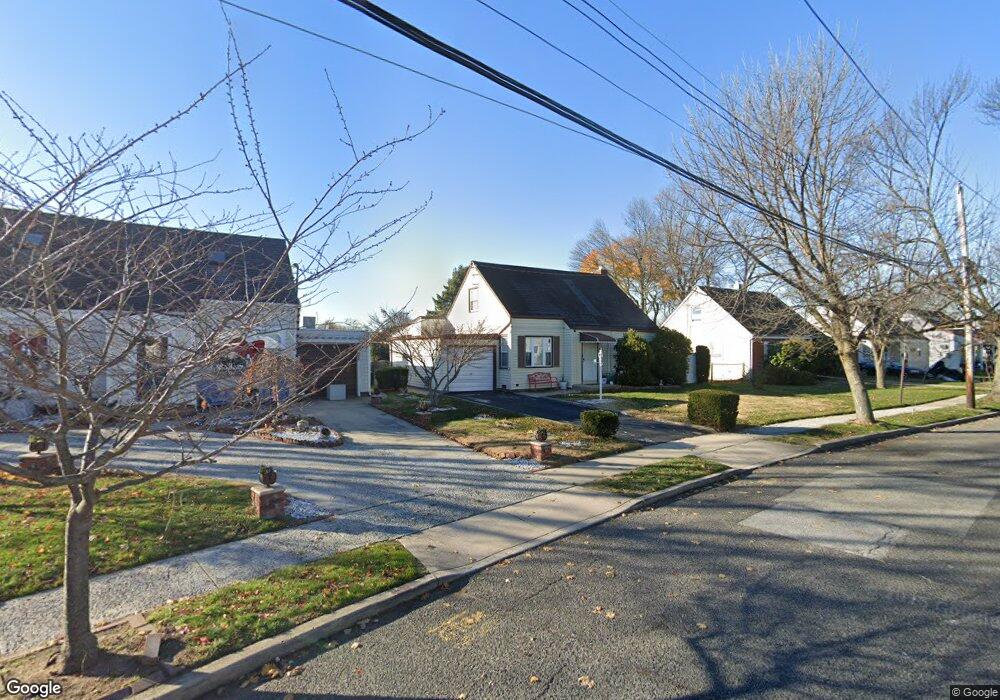 10 Cluett Rd, Valley Stream, NY 11581 - photo 1