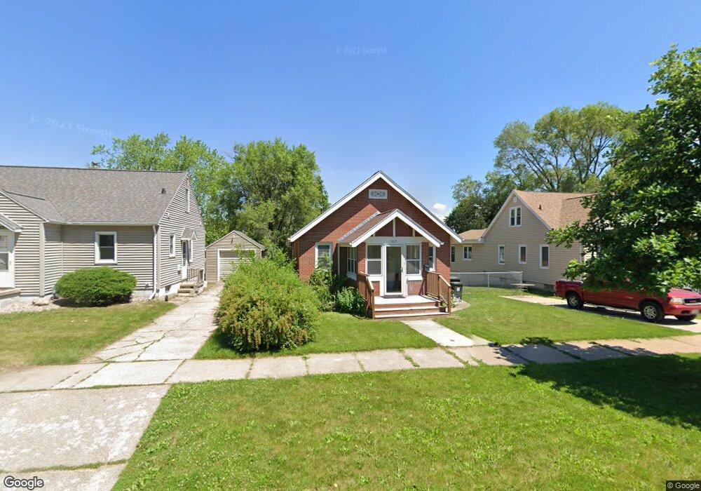 1015 W 9th St, Cedar Falls, IA 50613 - photo 1