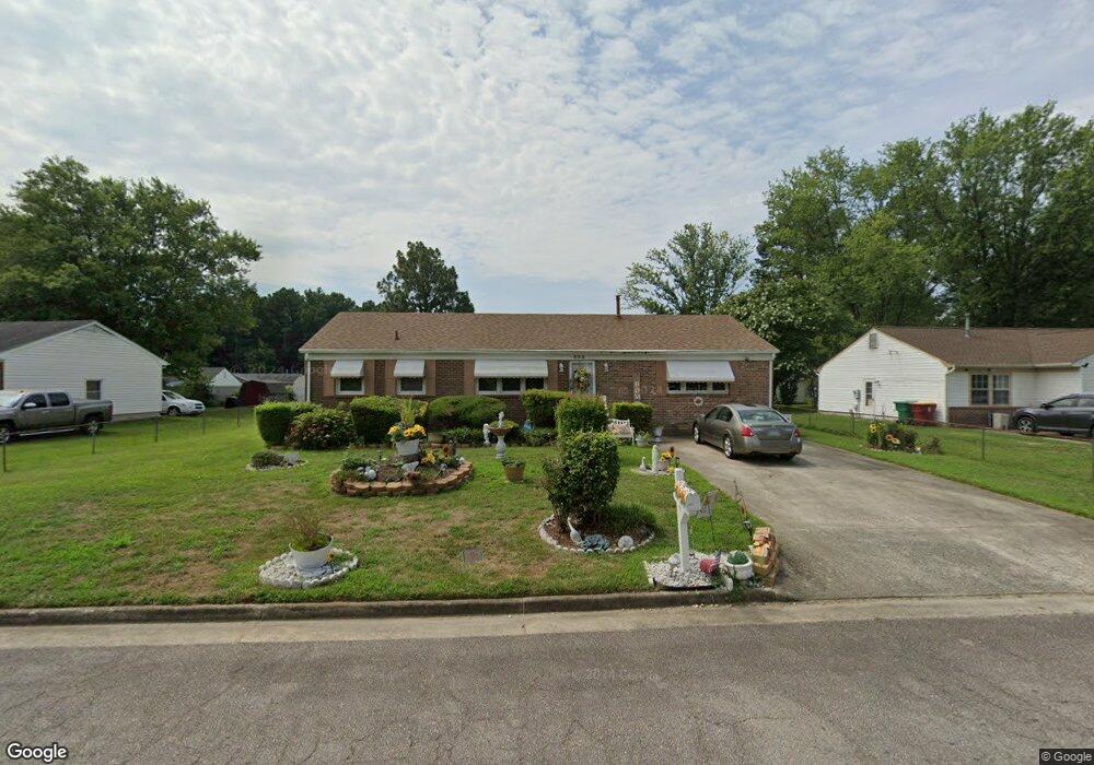 664 Flynn Ln, Petersburg, VA 23805 - photo 1