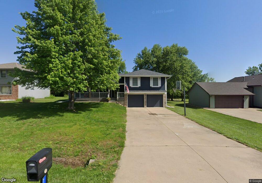 7018 SW 33rd St, Topeka, KS 66614 - photo 1