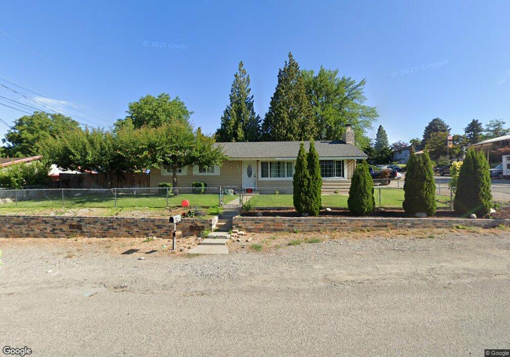 1743 1st St SE, East Wenatchee, WA 98802 - photo 1