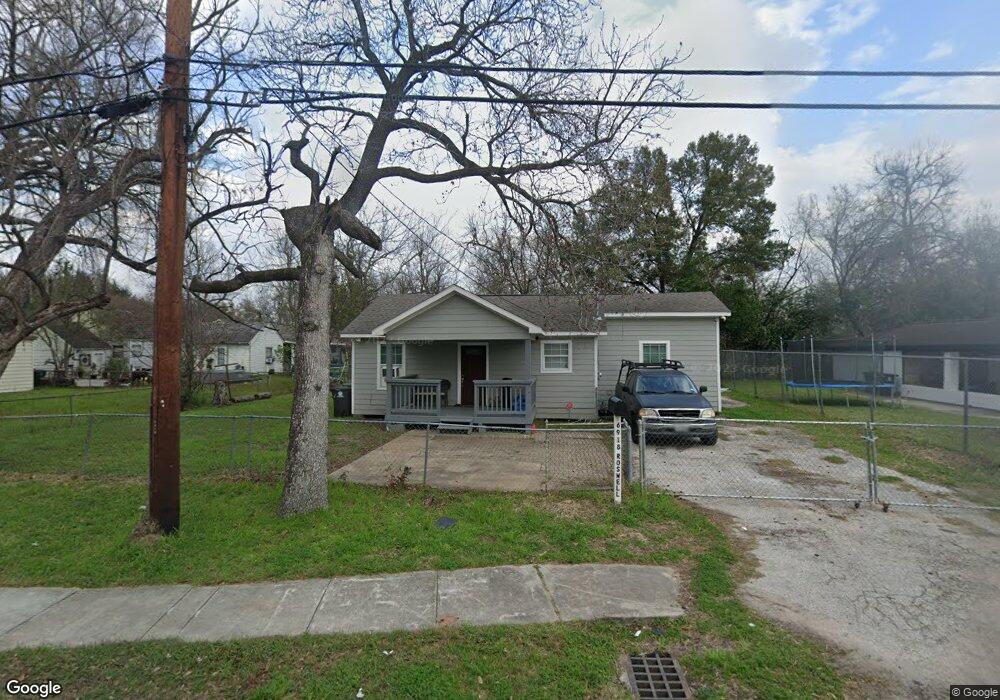6918 Roswell St, Houston, TX 77022 - photo 1