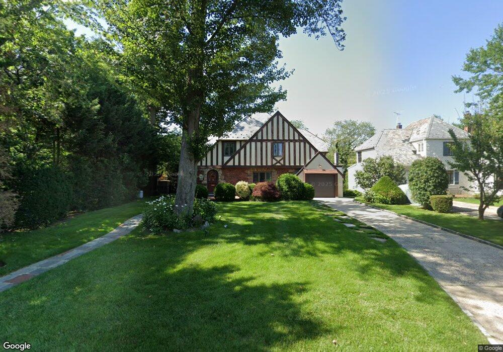 7 Rolling Hill Rd, Manhasset, NY 11030 - photo 1