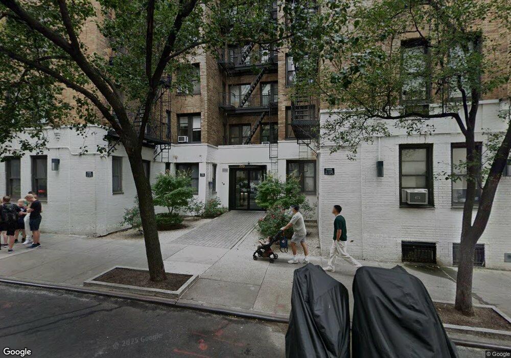 220 W 24th St unit 4-P, New York, NY 10011 - photo 1