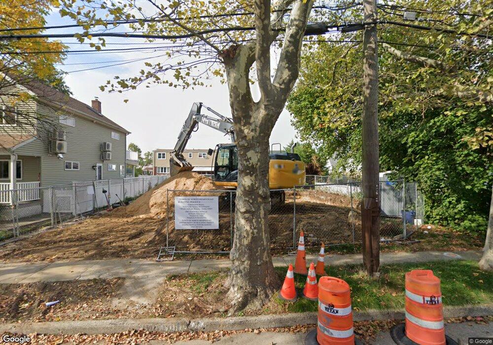 1031 N 2nd St, New Hyde Park, NY 11040 - photo 1