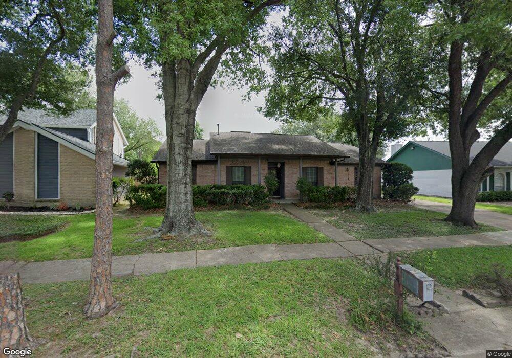 7710 Maple Tree Dr, Houston, TX 77088 - photo 1