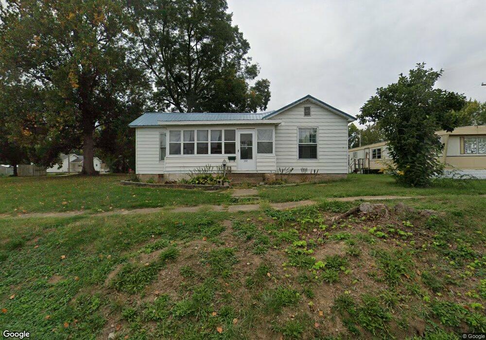 330 E Myrtle St, Virginia, IL 62691 - photo 1