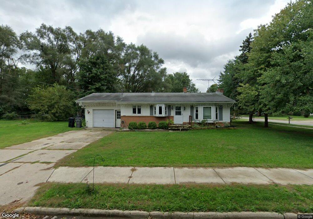 526 Hunt St, Lowell, MI 49331 - photo 1