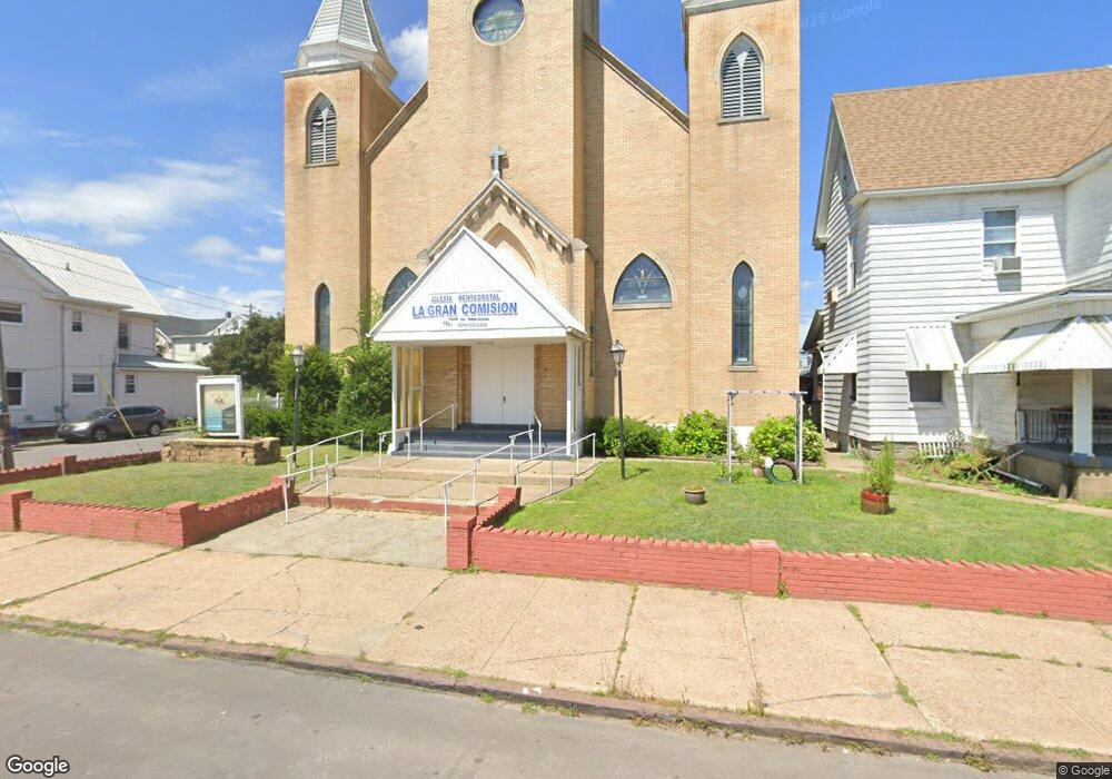 829 W Diamond Ave, Hazleton, PA 18201 - photo 1