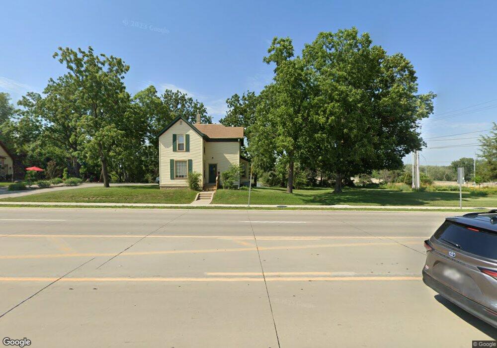 423 W 1st St, Cedar Falls, IA 50613 - photo 1