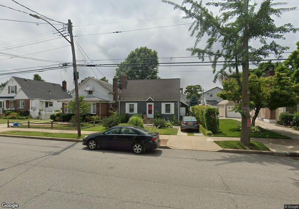 8550 263rd St, Floral Park, NY 11001 - photo 1