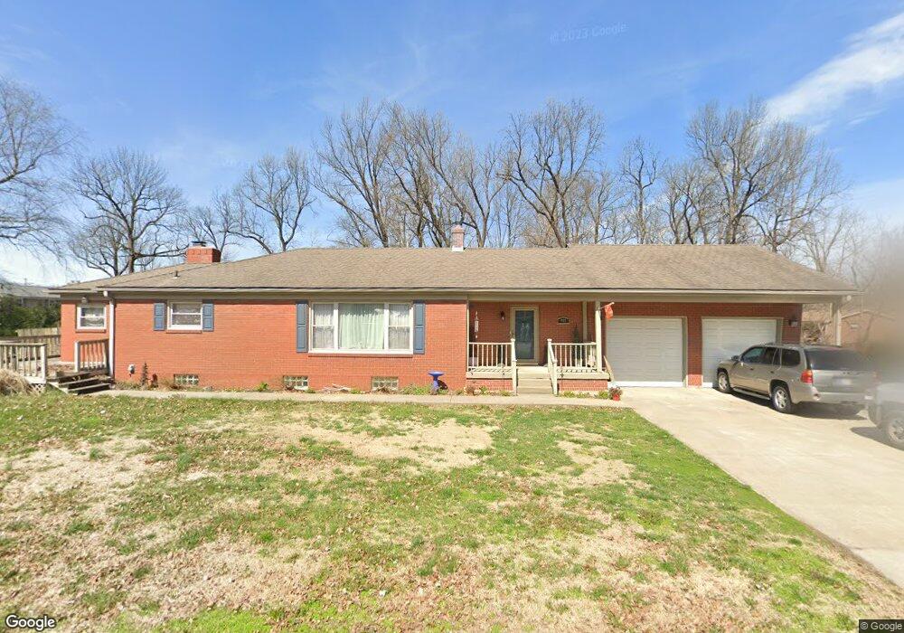 903 Sycamore Dr, Jeffersonville, IN 47130 - photo 1