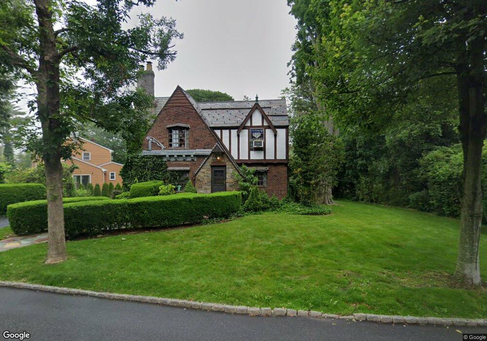 1 Avalon Rd, Great Neck, NY 11021 - photo 1