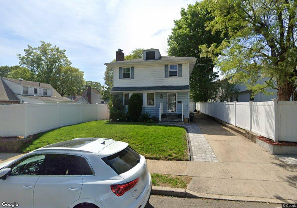 662 Howard Ave, West Hempstead, NY 11552 - photo 1