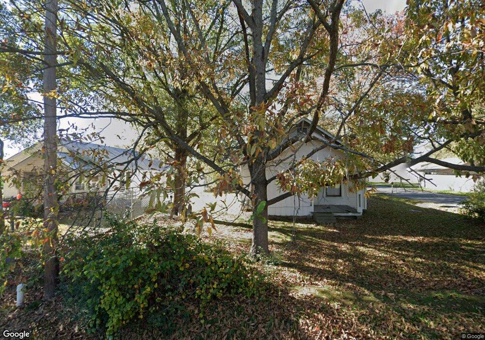 923 N Maple St, Stuttgart, AR 72160 - photo 1